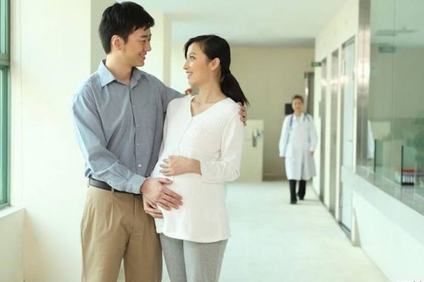 早期宫外孕有四个症状，其中一个应及时就诊
